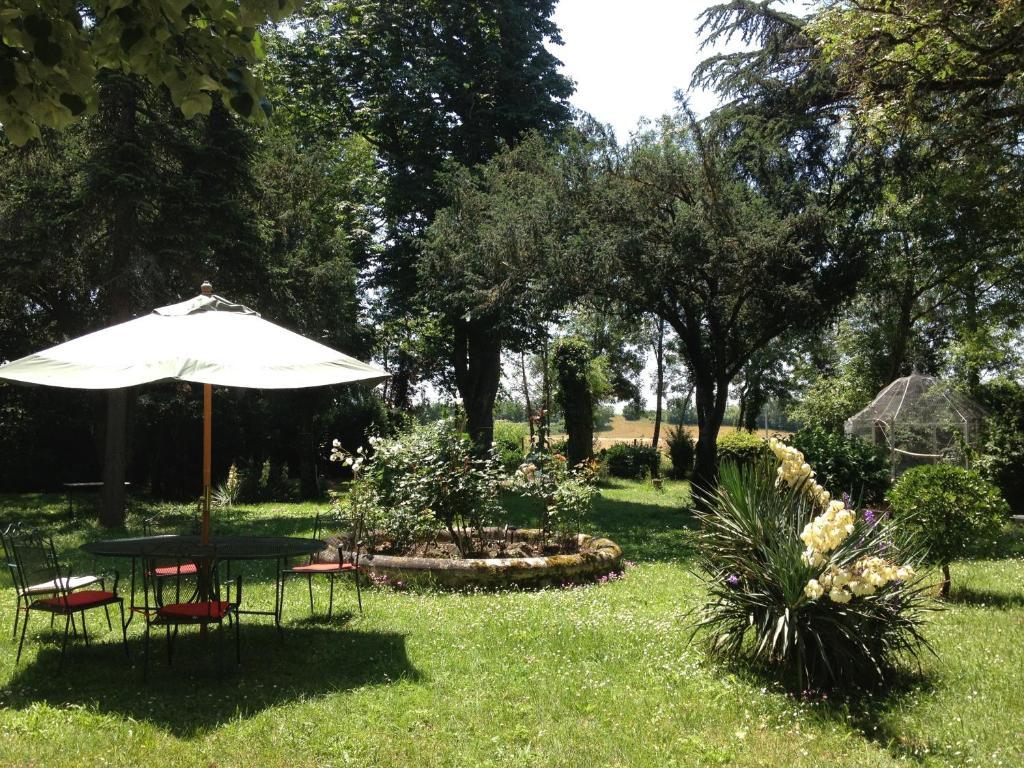 Le Moulin Du Carla Bed & Breakfast Lavaur  Bagian luar foto